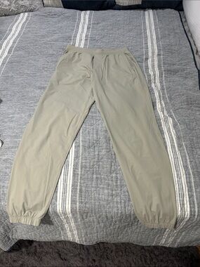 lululemon athletica Men's Jogger Pants in Ivory/Sage